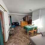 U Vachtu - Prvni Patro